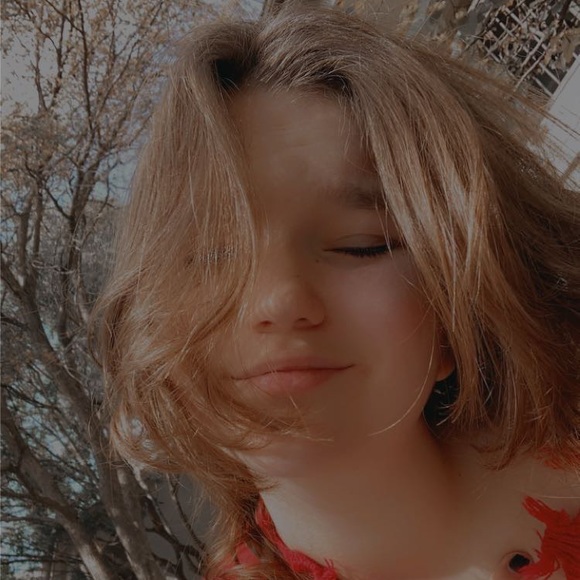 Meet your Posher, Maya - Picture 3 of 6